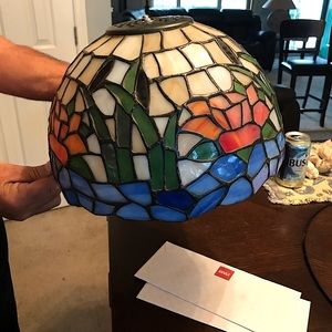 Tiffany?stained glass lamp shade Classic shape.